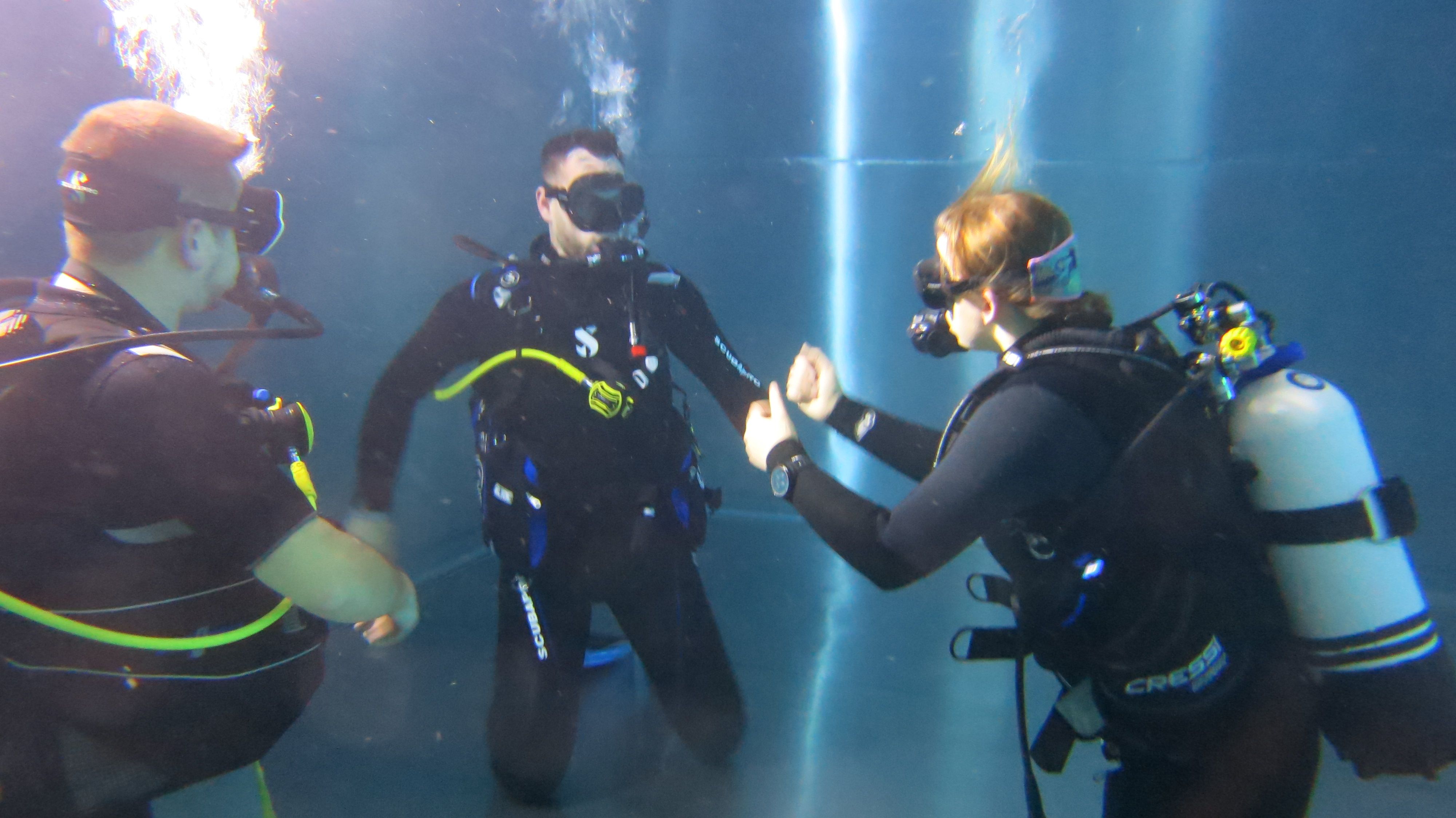  Instructor Kathrin mit zwei Schüler